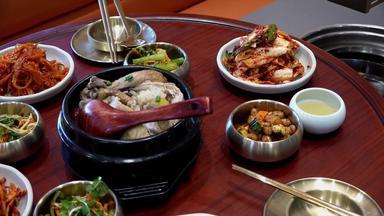 朝鲜族拌饭小菜餐桌
